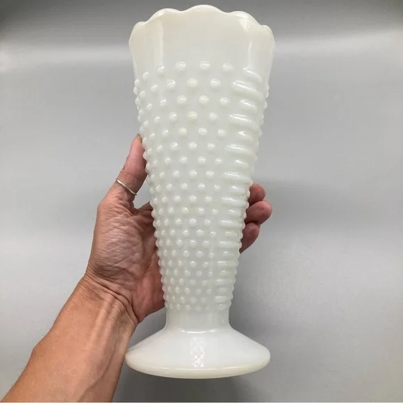 Anchor Hocking Milk Glass Hobnail Trumpet Vase/Wedding/Flower Arrangements /Gift - Picture 6 of 8